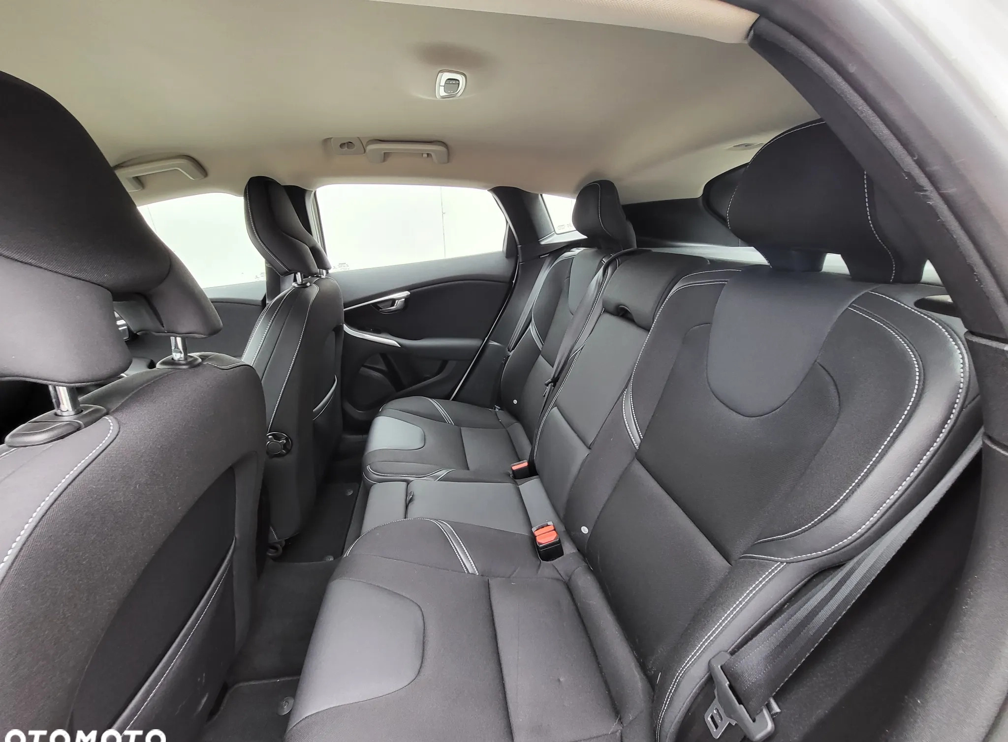 Volvo V40 cena 52400 przebieg: 191200, rok produkcji 2016 z Trzebiatów małe 137